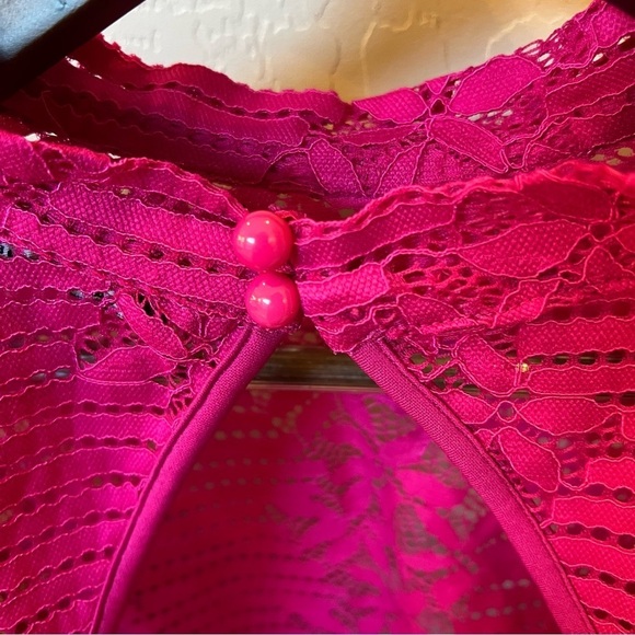 Valentine fuchsia pink backless lace crop top with wraparound sash, size L - Picture 8 of 16